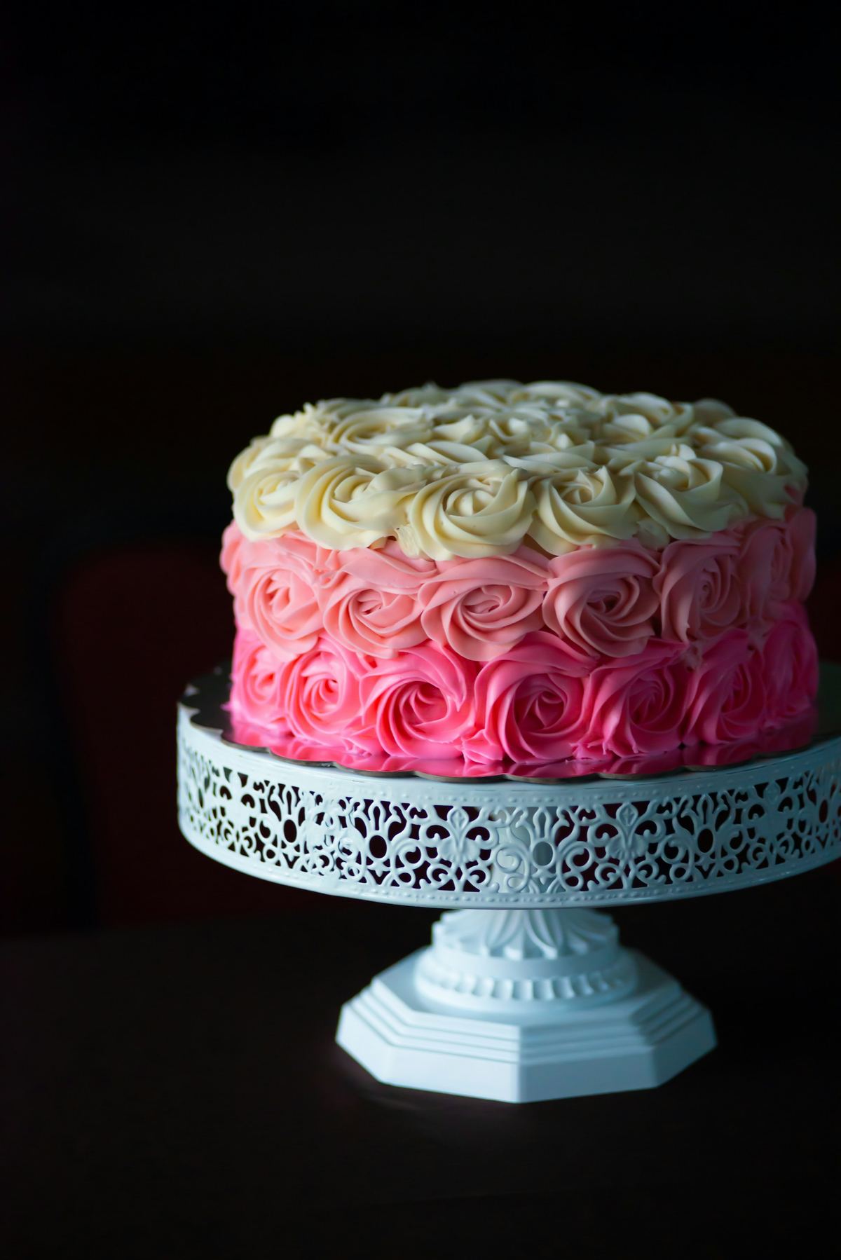 Cake decorated with creamy pink roses